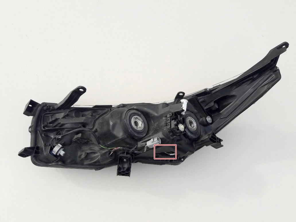 corolla-xi-e16-e18-lampa-reflektor-prawy-przod-13-81110-02e71-00-ed-car.pl