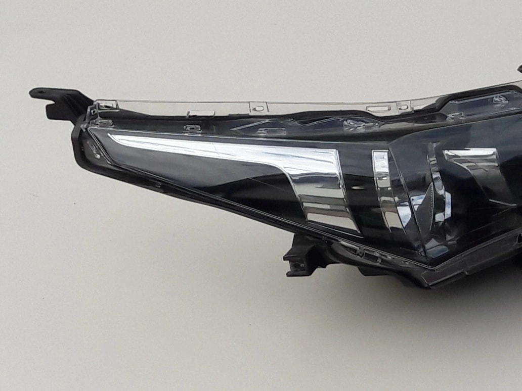 corolla-xi-e16-e18-lampa-reflektor-prawy-przod-13-81110-02e71-00-ed-car.pl