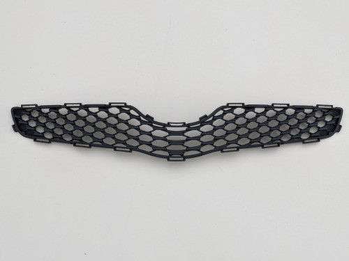 yaris-ii-lift-atrapa-grill-zderzaka-przod-08-11-a53111-0d230-ed-car.pl