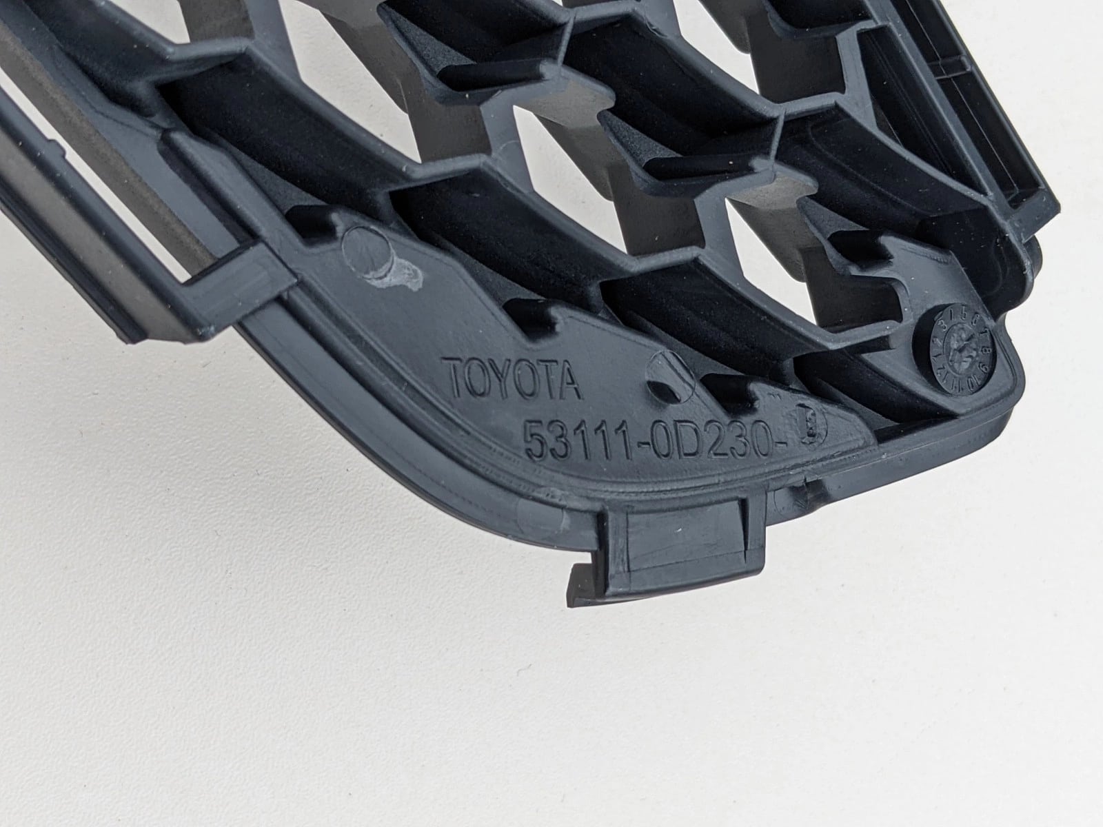 yaris-ii-lift-atrapa-grill-zderzaka-przod-08-11-a53111-0d230-ed-car.pl