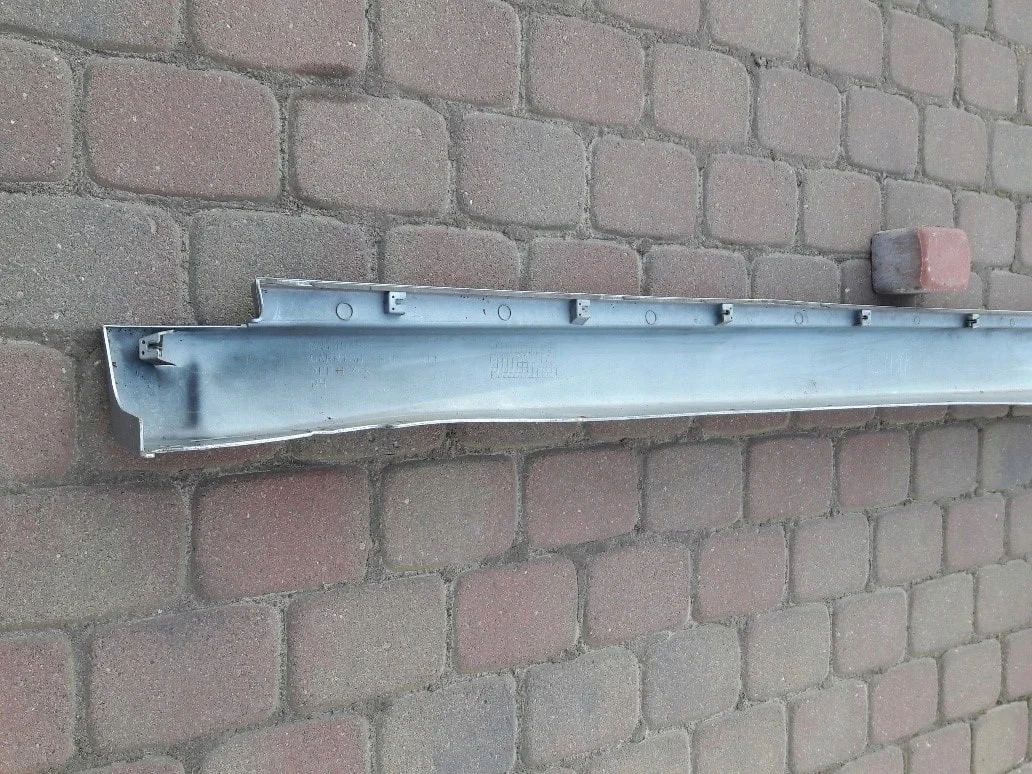 mitsubishi-grandis-prog-prawy-listwa-progowa-03-11-mn145462-ed-car.pl