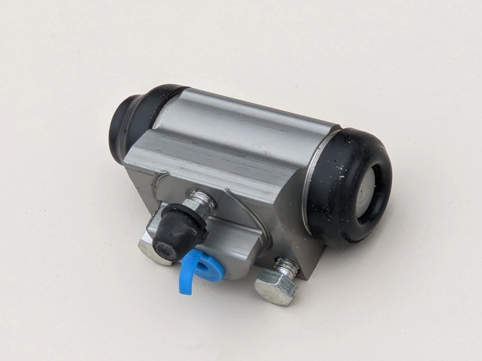 toyota-yaris-ii-cylinderek-hamulcowy-lewy-tyl-05-47550-09101-ed-car.pl