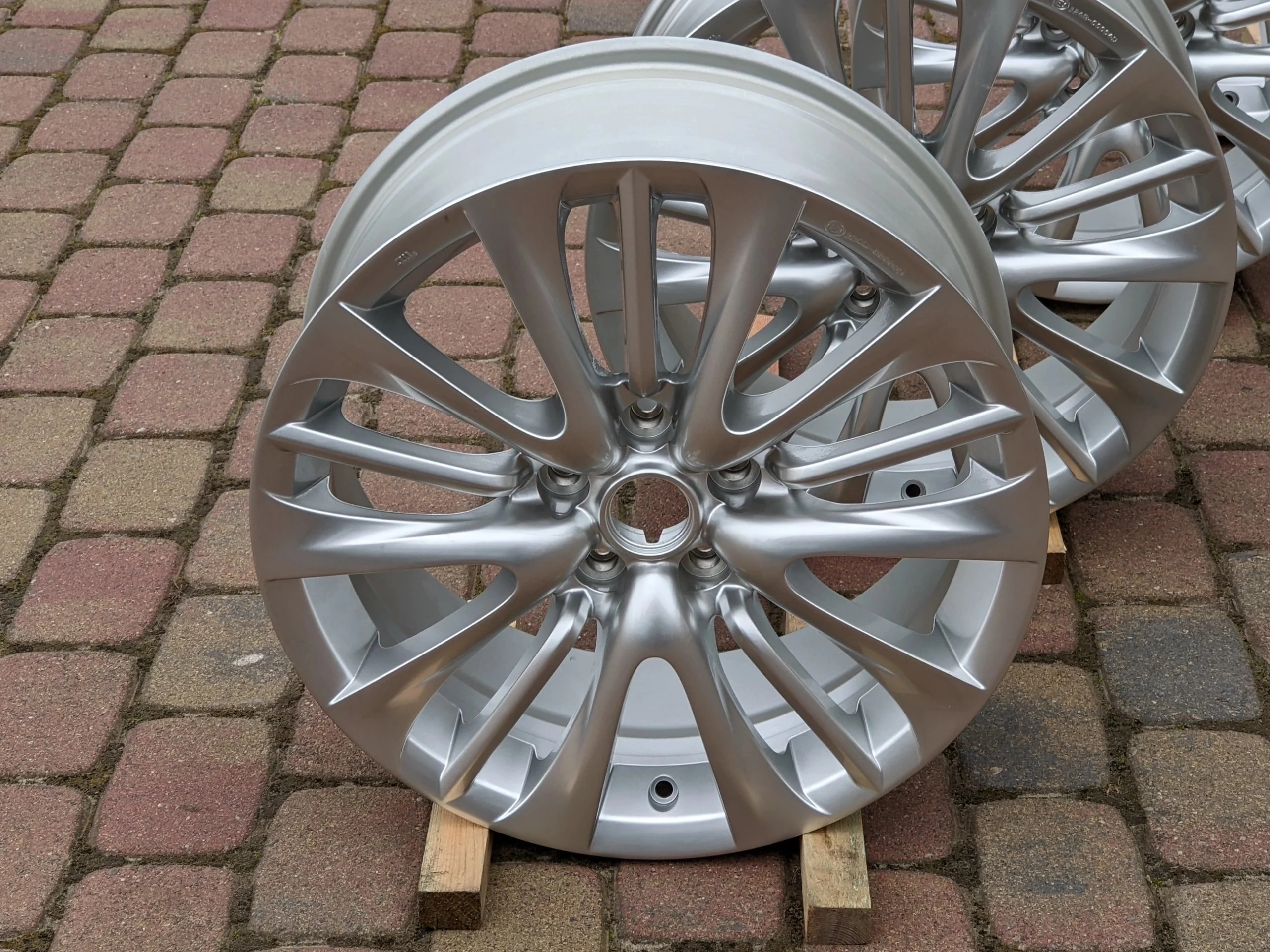 infiniti-m35-m37-m56-q70-nowe-felgi-18x8-et43-d0300-1m025-e2-ed-car.pl-5902523