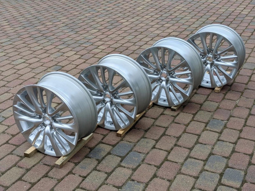 infiniti-m35-m37-m56-q70-nowe-felgi-18x8-et43-d0300-1m025-e2-ed-car.pl-5902523