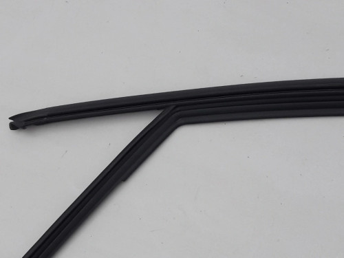 infiniti-q30-qx30-uszczelka-drzwi-lewy-przod-15-80331-5da2a-ed-car.pl-4865867