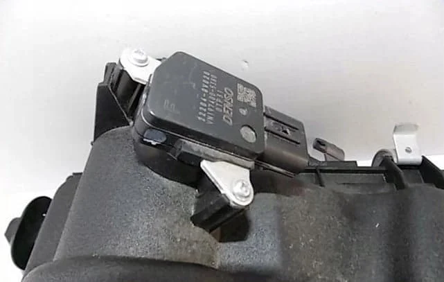 lexus-ct200h-przeplywomierz-filtra-powietrza-10-20-22204-0v020-ed-car.pl-4890028