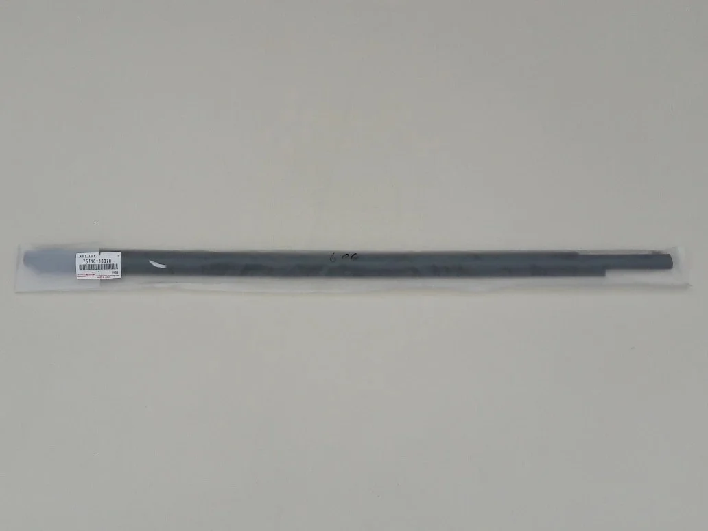 land-cruiser-200-v8-listwa-zgarniajaca-prawy-przod-a75710-60070-ed-car.pl-4860732
