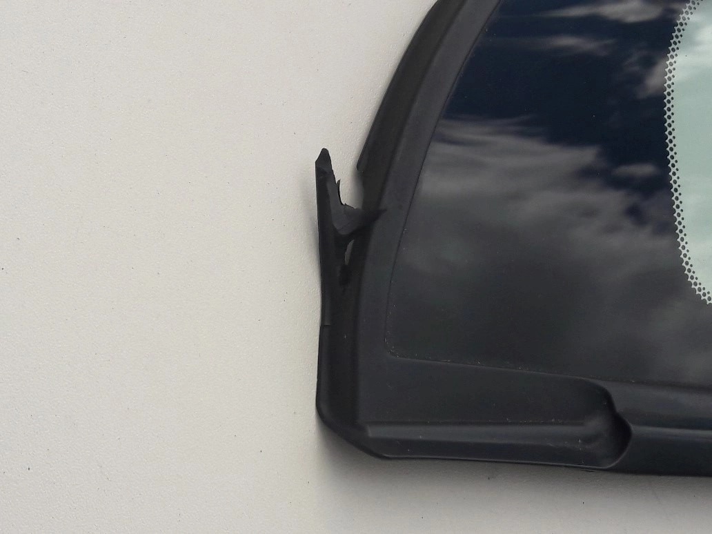 nissan-350z-szyba-karoseryjna-trojkat-prawy-tyl-43r-005165-ed-car.pl-5989133