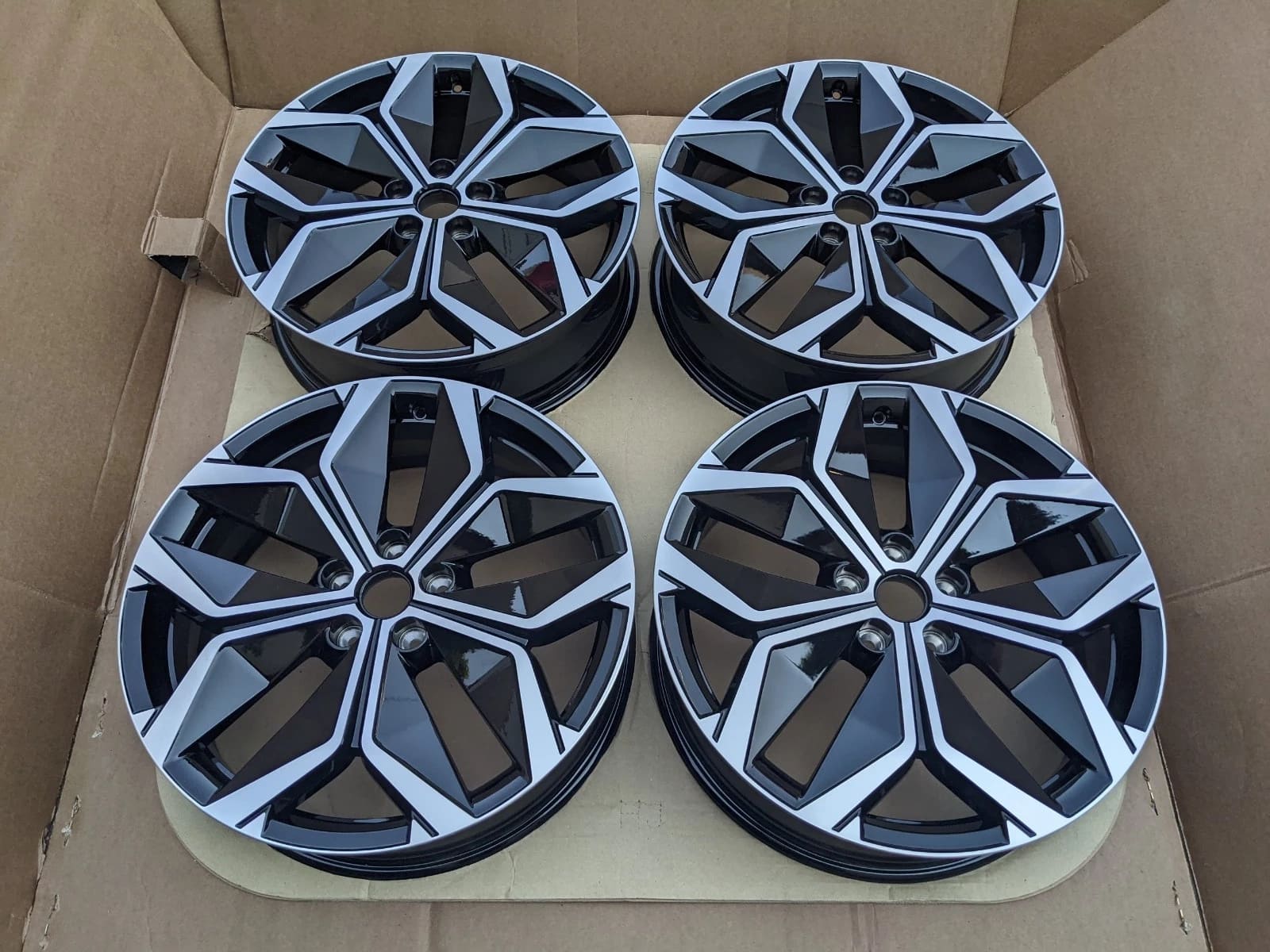 renault-grand-scenic-iv-felgi-6-5x20-ch5-33-et33-403005730r-ed-car.pl-5964244