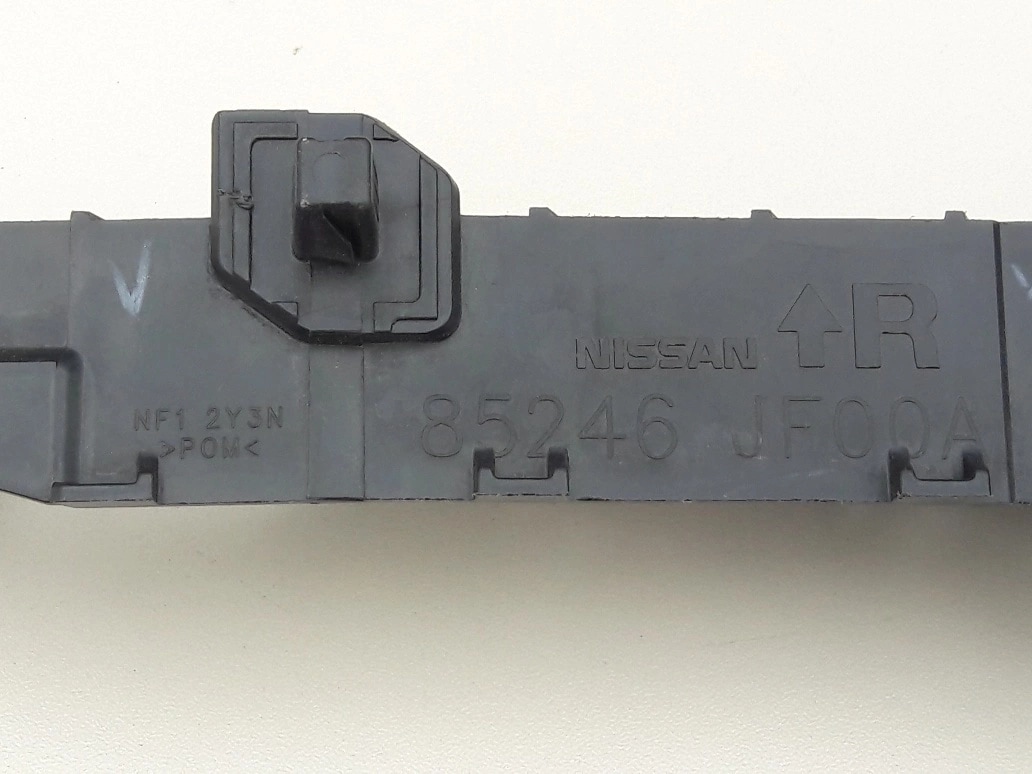 nissan-gt-r-gtr-r35-lift-slizg-zderzaka-prawy-tyl-85246-jf00a-2-ed-car.pl