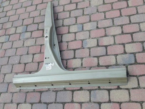 corolla-verso-i-prog-slupek-prawy-srodkowy-01-04-a61311-13050-ed-car.pl-4864886