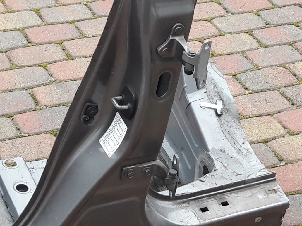 infiniti-m30-m35-m37-q70-zawias-drzwi-lewy-tyl-10-82401-1ma0a-ed-car.pl-6126187