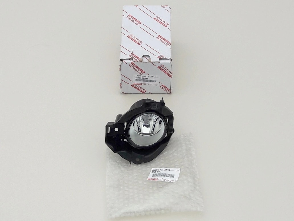 toyota-auris-i-lift-ramka-halogen-lewy-przod-09-a81220-0d042-ed-car.pl-5337726