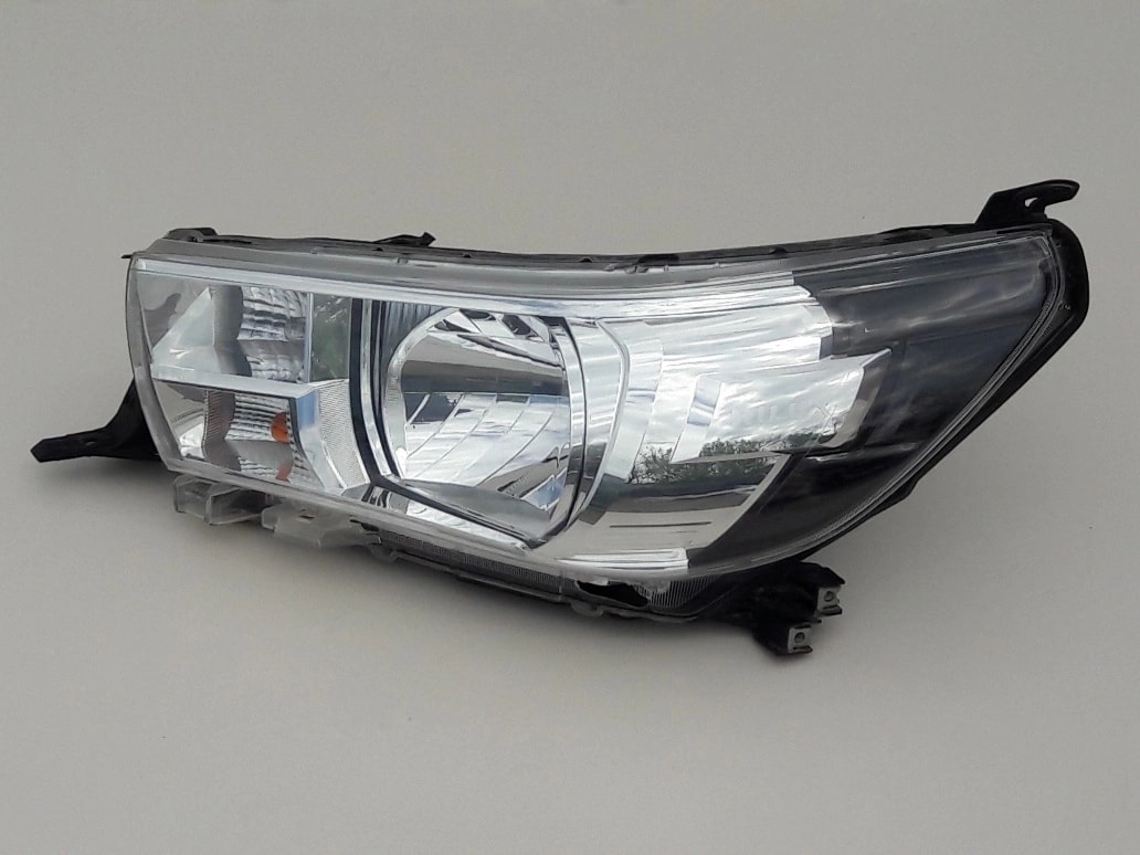 toyota-hilux-viii-lampa-reflektor-lewy-przod-15-20-a81150-0k792-lh-ed-car.pl-5364396