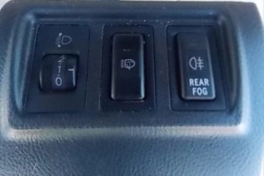 przycisk-panel-regulacji-swiatel-lexus-is200-98-04-ed-car.pl-4890016