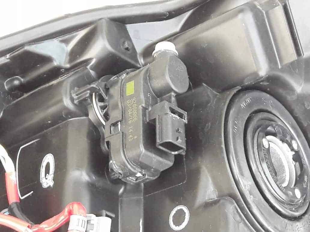 toyota-yaris-iii-silniczek-reflektora-lampy-11-20-92000866-ed-car.pl-4890306