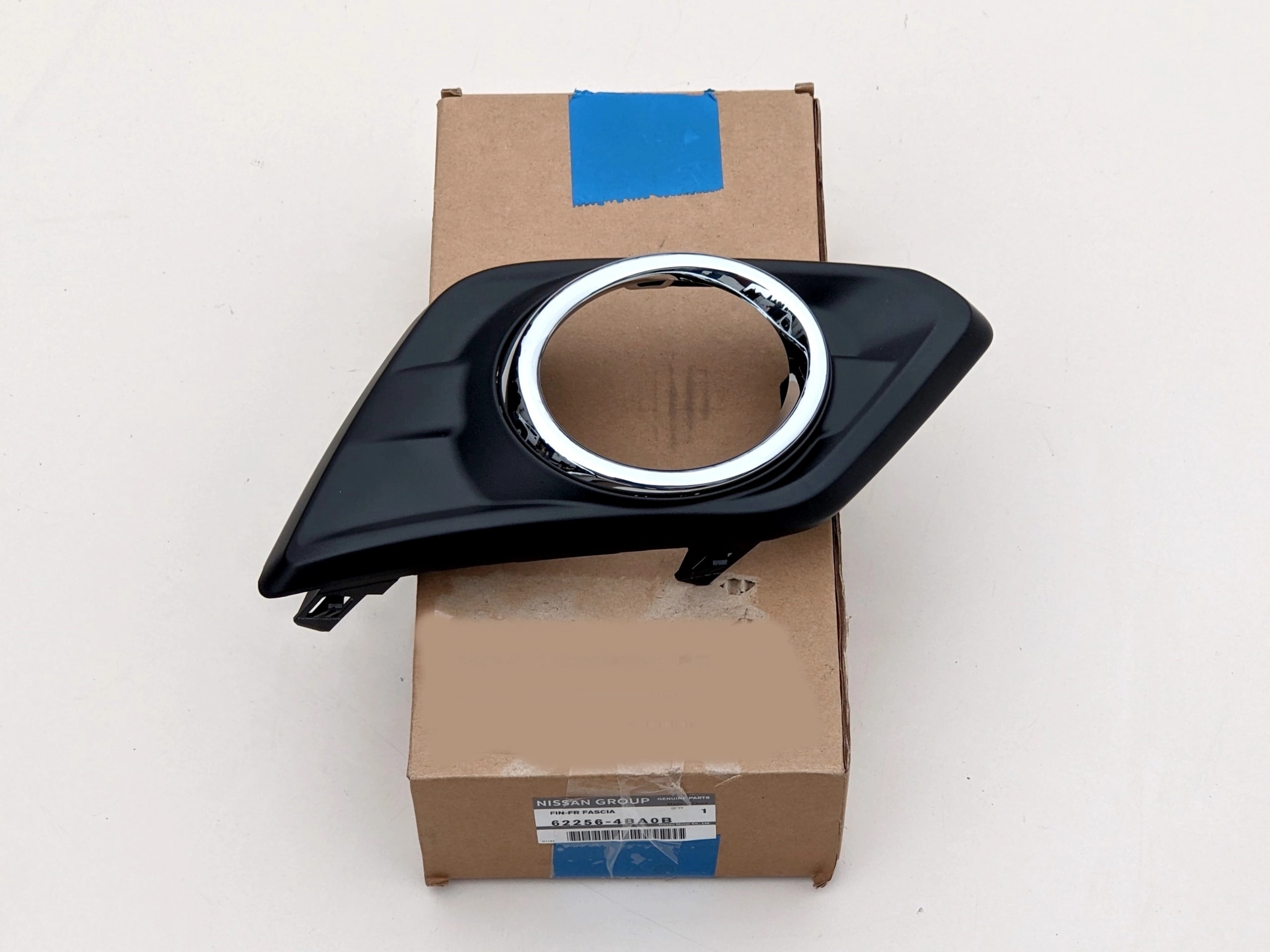 x-trail-iii-t32-ramka-halogenu-prawy-przod-13-17-62256-4ba0b-ed-car.pl-6170183