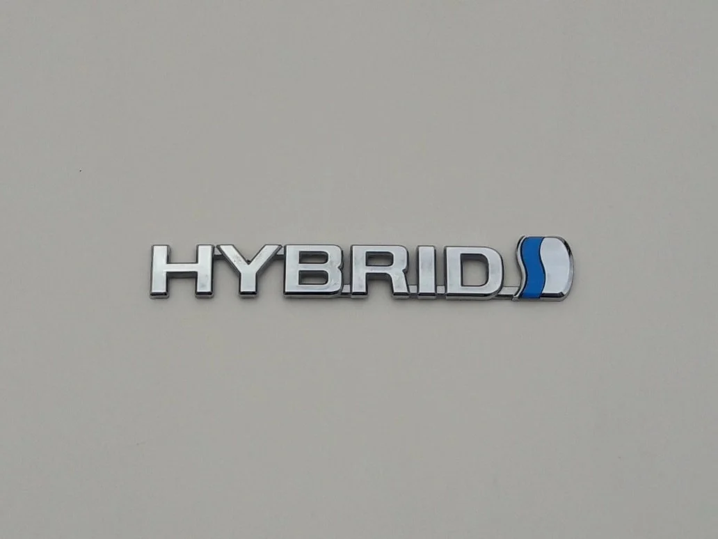camry-viii-xv70-hybrid-emblemat-klapy-tyl-17-a75441-33190-ed-car.pl