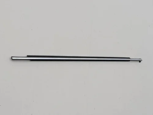 avensis-ii-t25-listwa-zgarniajaca-prawy-przod-03-a75710-20490-75710-20491-ed-car.pl-6253207
