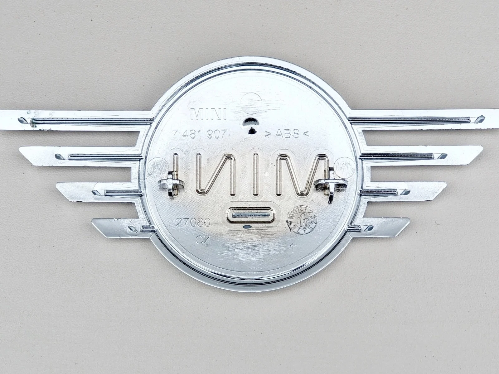 mini-countryman-ii-f60-lift-emblemat-maski-przod-51-14-7-481-907-7481907-ed-car.pl-6280998
