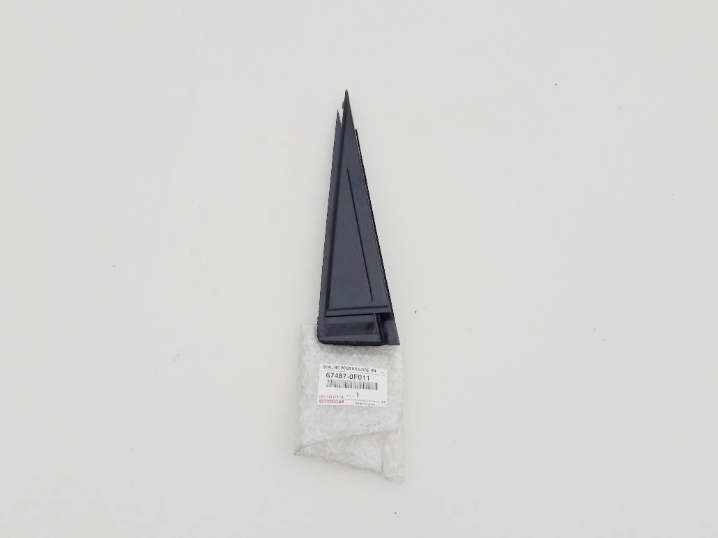 corolla-verso-ii-trojkat-drzwi-prawy-tyl-04-09-a67487-0f010-67487-0f011-ed-car.pl-6316101