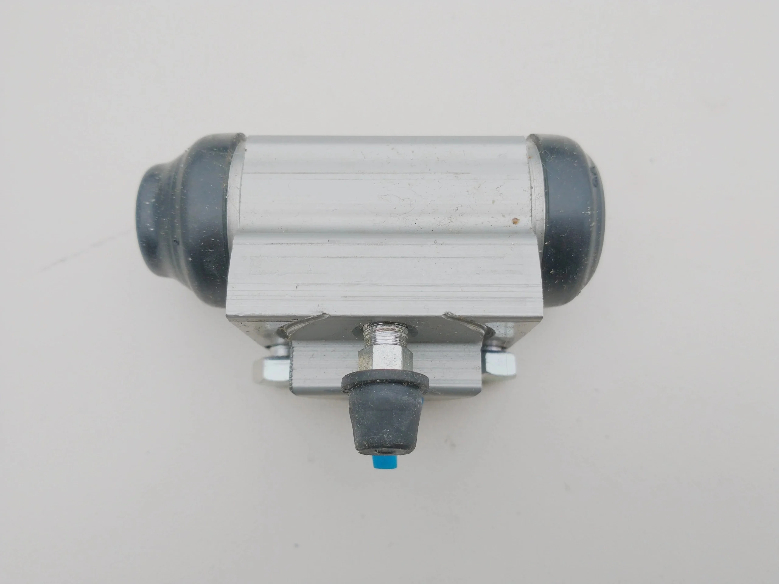 yaris-ii-cylinderek-hamulcowy-prawy-tyl-08-11-a47550-09101-ed-car.pl-6693076