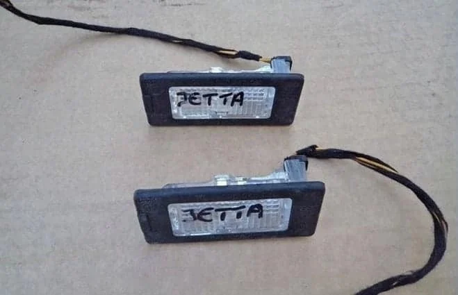 vw-jetta-vi-lampki-tablicy-rejestracyjnej-10-18-5n0943021-ed-car.pl-4887645