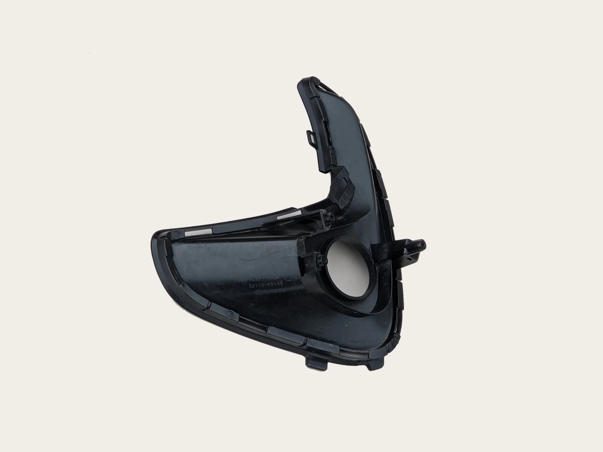 toyota-yaris-iv-ramka-kratka-halogenu-prawy-przod-20-22-52112-k0150-ed-car.pl-6783056
