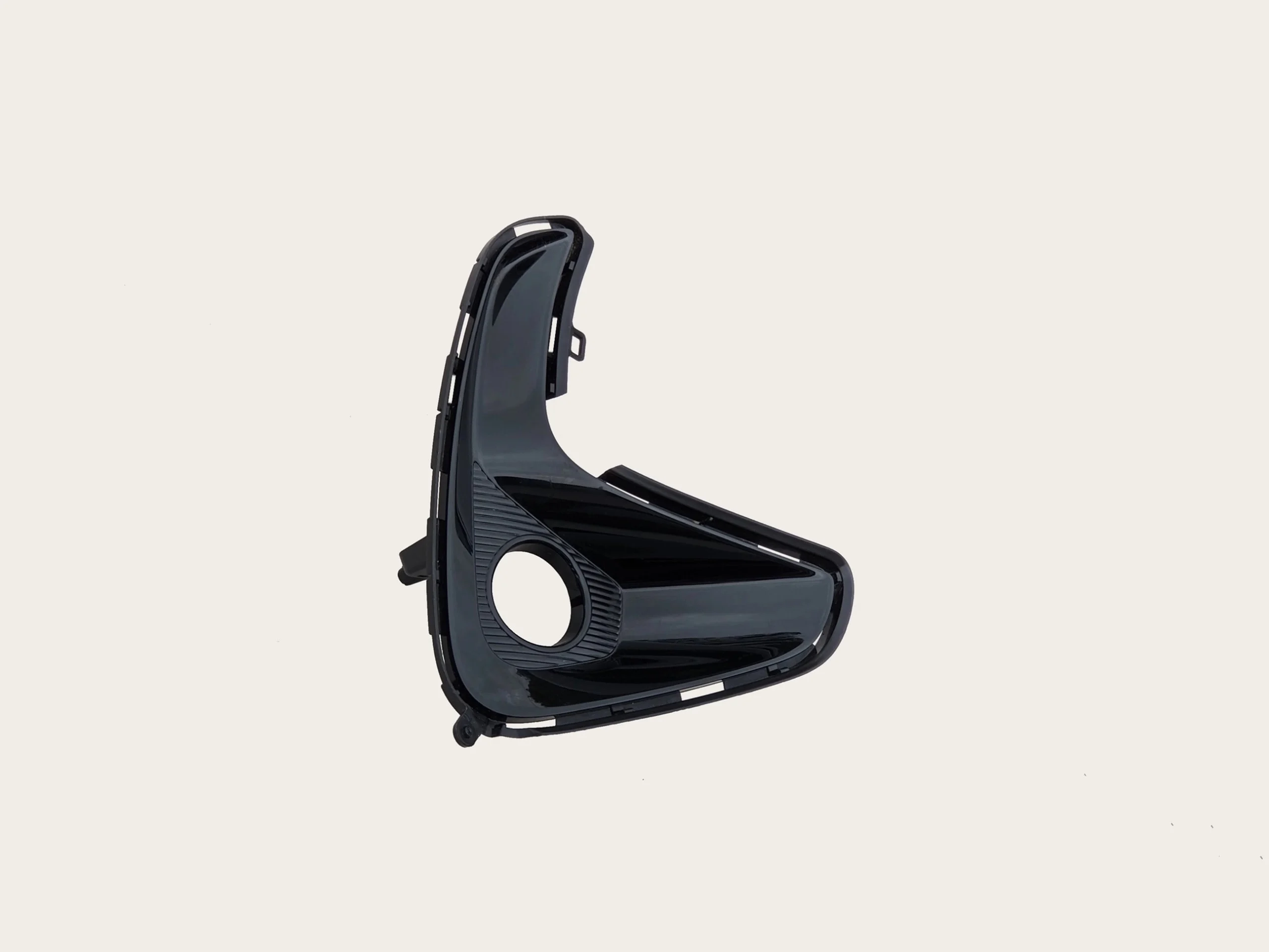 toyota-yaris-iv-ramka-kratka-halogenu-prawy-przod-22-24-52112-0d210-ed-car.pl-6696604