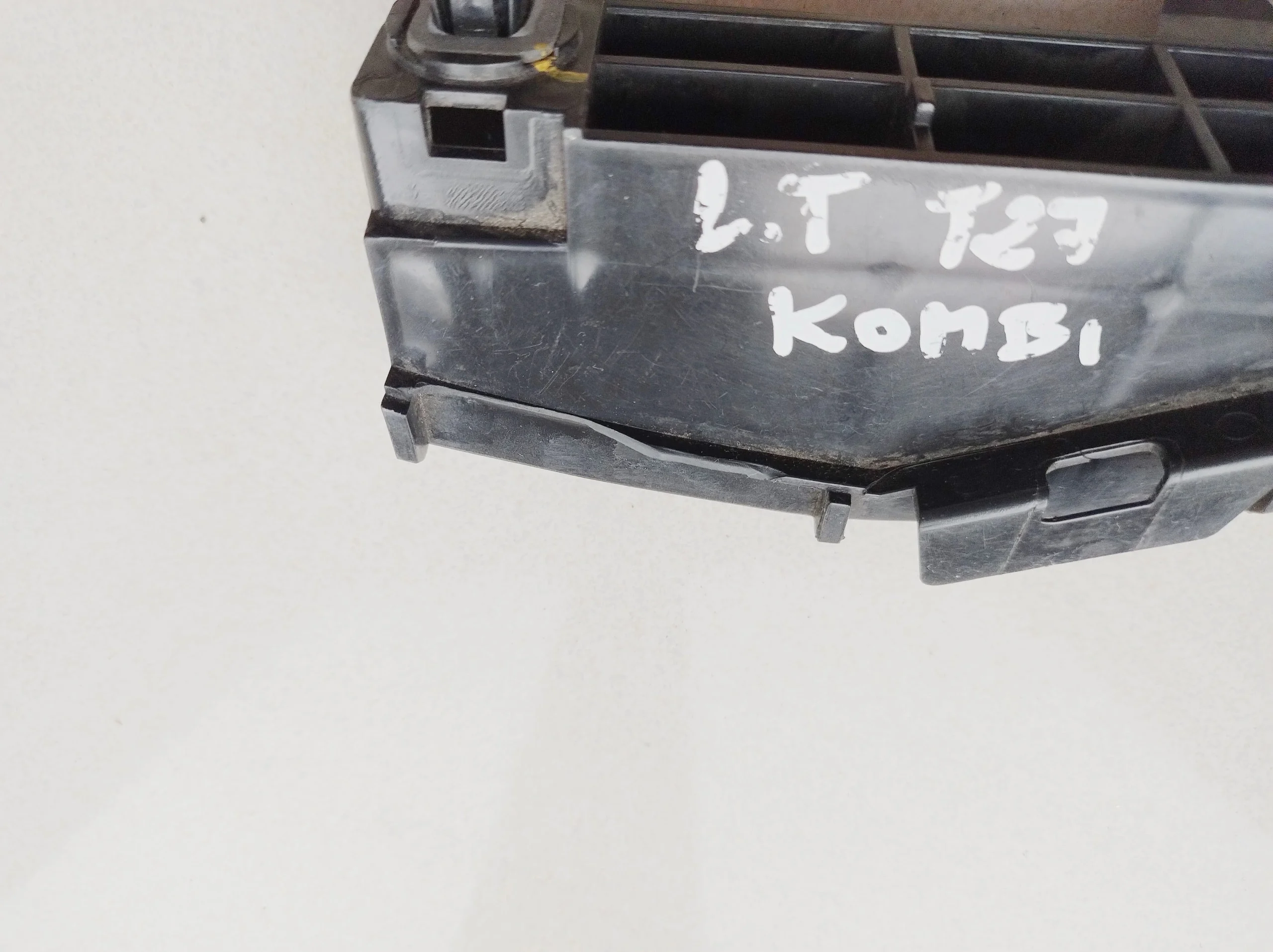avensis-iii-t27-kombi-slizg-lampy-lewy-tyl-09-15-a52563-05040-ed-car.pl-6821518