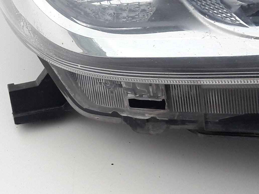 hilux-viii-lampa-led-reflektor-prawy-przod-15-20--a81110-0k792-ed-car.pl