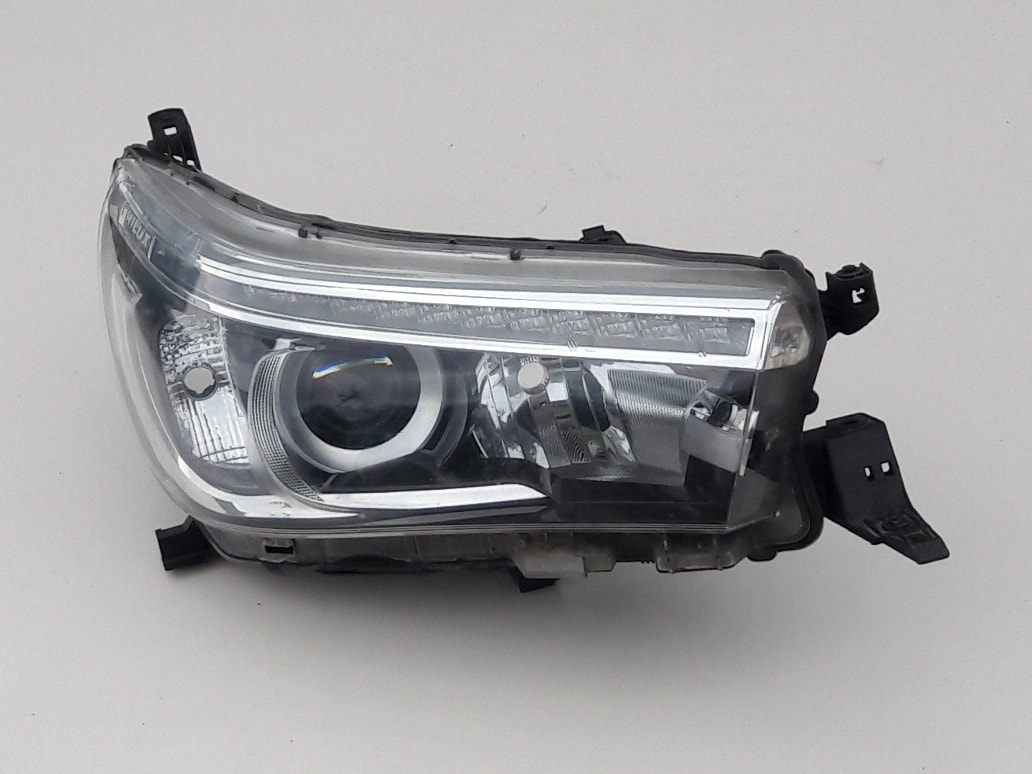 hilux-viii-lampa-led-reflektor-prawy-przod-15-20-a81110-0k792-ed-car.pl
