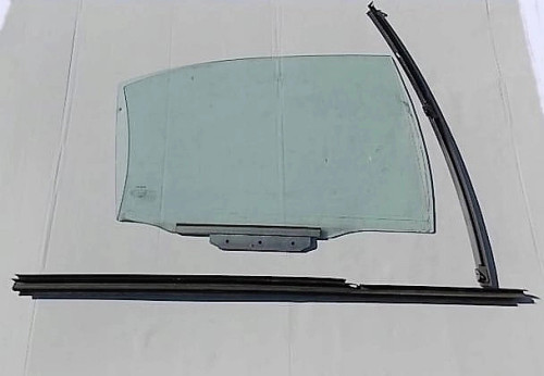 avensis-ii-t25-hb-sed-szyba-drzwi-prawy-tyl-03-09-brak-informacji-ed-car.pl-4888221