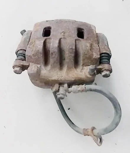 subaru-impreza-ii-gd-2-0-zacisk-hamulcowy-lewy-przod-ed-car.pl-4890356