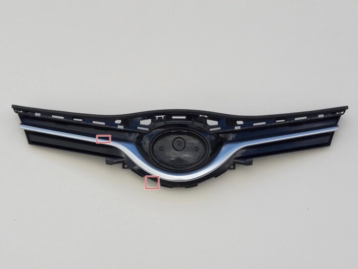 toyota-yaris-iii-lift-atrapa-grill-zderzaka-przod-14-17-53101-0d650-53111-0d820-ed-car.pl