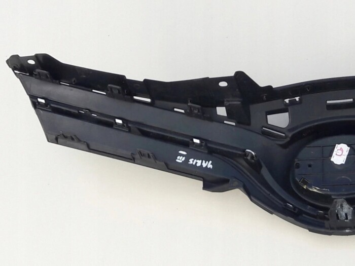 toyota-yaris-iii-lift-atrapa-grill-zderzaka-przod-14-17-53101-0d650-53111-0d820-ed-car.pl