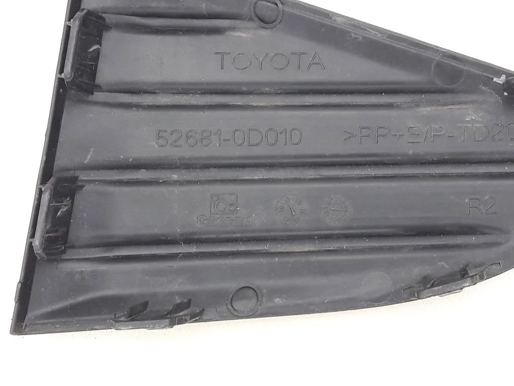 toyota-yaris-iii-2-lift-zaslepka-zderzaka-prawy-tyl-17-a52681-0d010-ed-car.pl-6200509