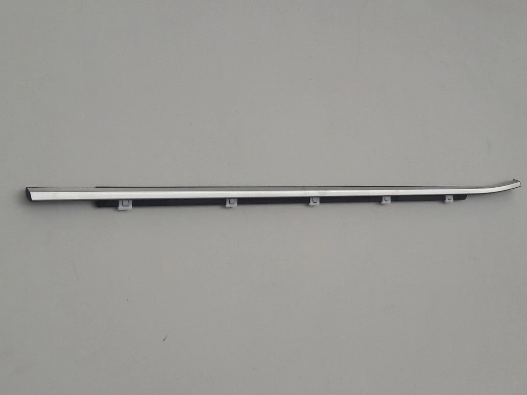 santa-fe-iii-dm-listwa-zgarniajaca-prawy-przod-12-18-82220-2w000-ed-car.pl-4858961