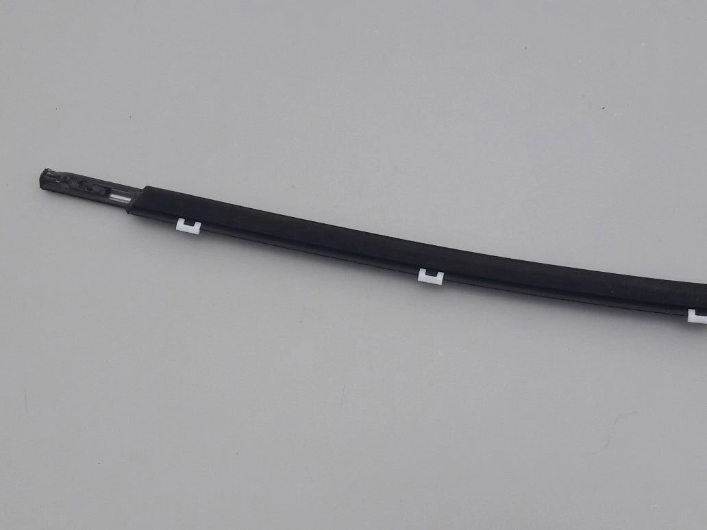 santa-fe-iii-dm-listwa-zgarniajaca-prawy-tyl-12-18-83220-2w000-ed-car.pl-4863143