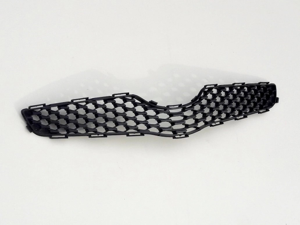 yaris-ii-lift-atrapa-grill-zderzaka-przod-08-11-53111-0d230-ed-car