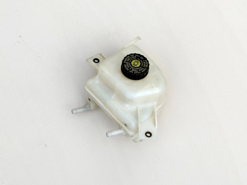 yaris-iii-1-5-hybrid-zbiorniczek-plynu-hamulcowego-14-20-47220-0d181-ed-car.pl-4860764