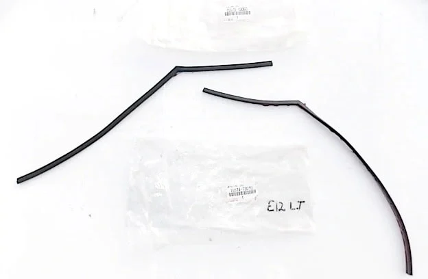 uszczelka-prawa-lewa-szyby-tyl-corolla-e12-hb-01-75573-13060-75574-13010-2-ed-car.pl-4860419