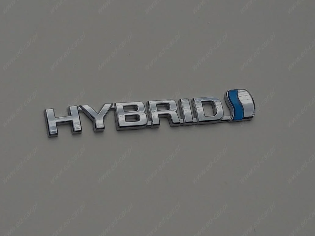 toyota-yaris-iii-hybrid-emblemat-blotnika-przod-a75374-0d040-ed-car.pl-5381510