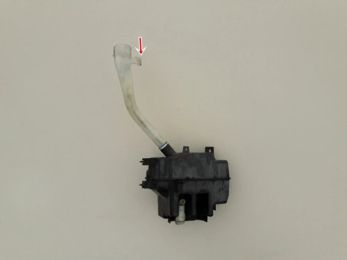 infiniti-g35-coupe-zbiorniczek-spryskiwacza-02-08-2224625-a-ed-car