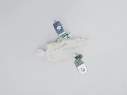 yaris-ii-silownik-zamka-zamek-klapy-tyl-05-11-69150-52070-ed-car