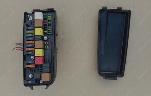 saab-9-3-93-skrzynka-obudowa-bezpiecznikow-bsi-03-11-460023260-ed-car.pl-4858739