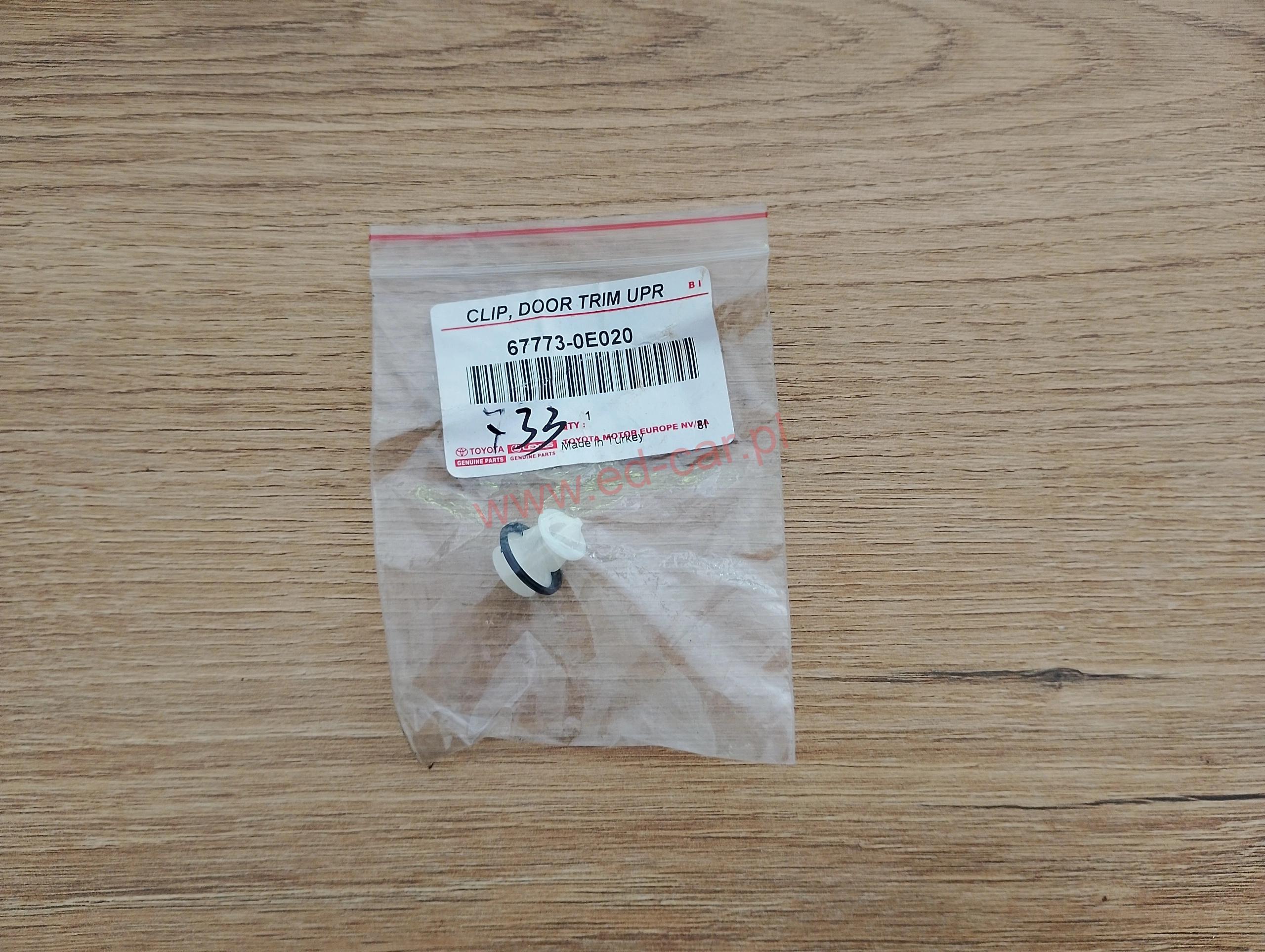 toyota-aygo-corolla-verso-spinki-spinka-tapicerki-klipsy-67773-0e020-ed-car