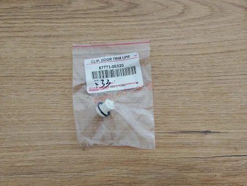 toyota-aygo-corolla-verso-spinki-spinka-tapicerki-klipsy-67773-0e020-ed-car.pl-7104688