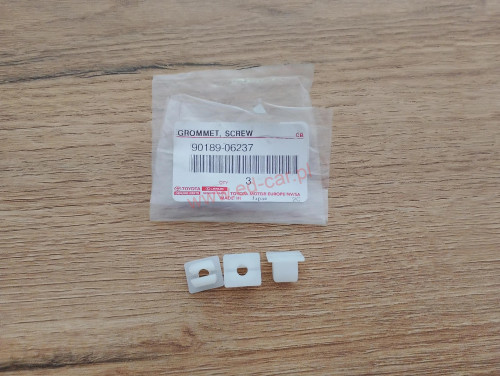 auris-avensis-bz4x-spinki-spinka-klips-zderzaka-przod-90189-06237-ed-car