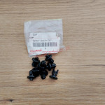 Rav4 Avensis spinki spinka podszybia klapy osłony pasa